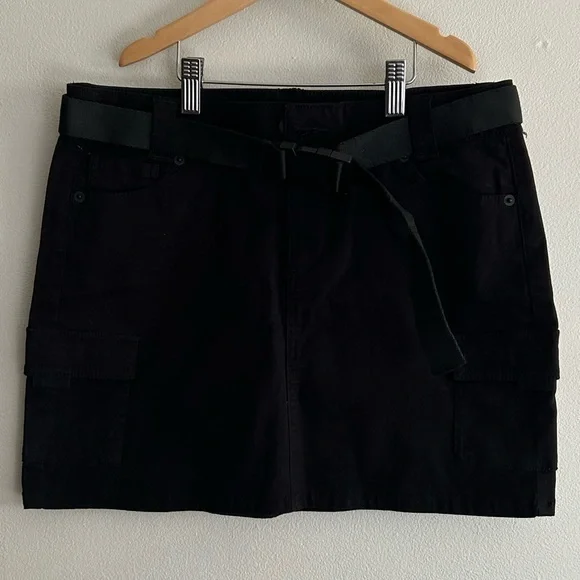 Women’s Black Cargo Skirt Size 7 Festival American Pockets NWOT - Picture 2 of 6